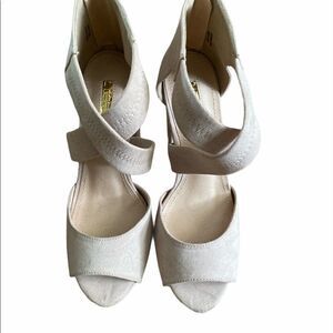 Liliana Light Pink Fabric Heels Size 7.5